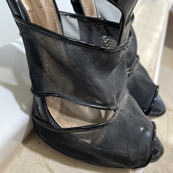 BCBG black patent leather and mesh heels - Picture 6 of 7